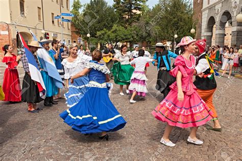 what is the national dance of argentina and what does it symbolize in the country's cultural identity?